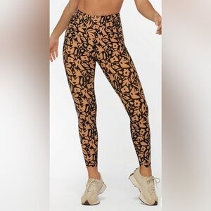 NWT! Lorna Jane Black and Tan Patterned Pocket Women's Leggings